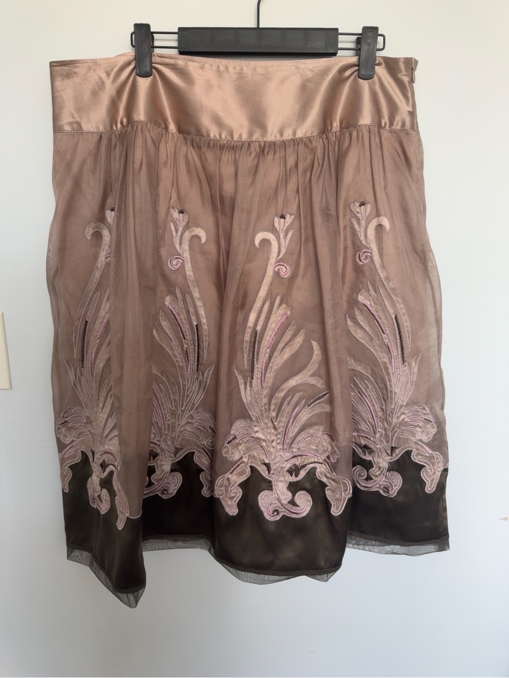 Peter Nygård 100% Silk Embroidered Midi Skirt Size 14 - Picture 4 of 6